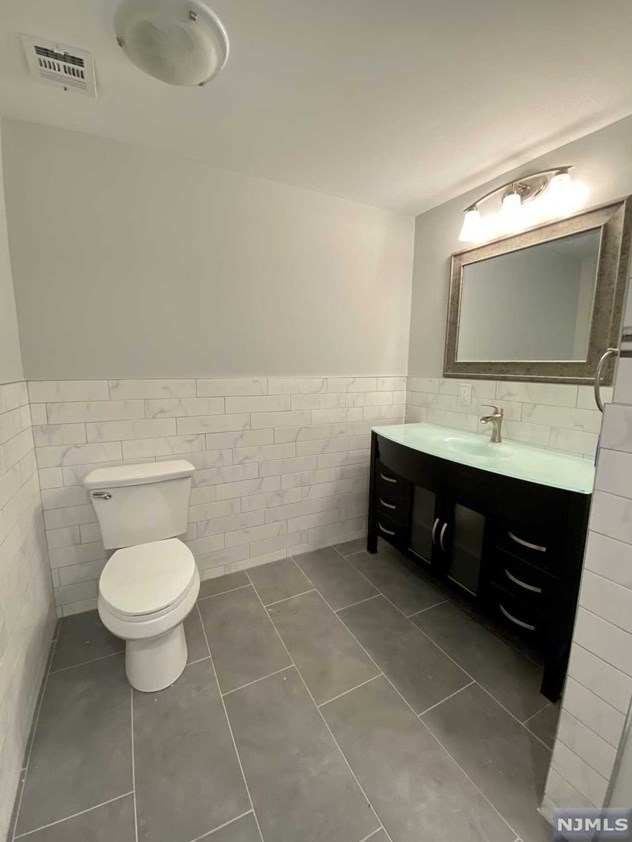 614 Charles Ct, Westwood NJ  07675-6311 exterior