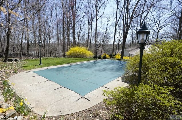 11 Youngs Rd, Mahwah, NJ 07430