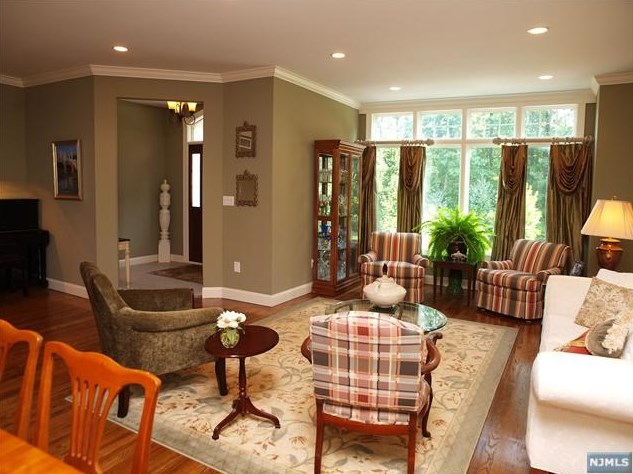 4 Candlewood Dr, Westwood, NJ 07675-7055