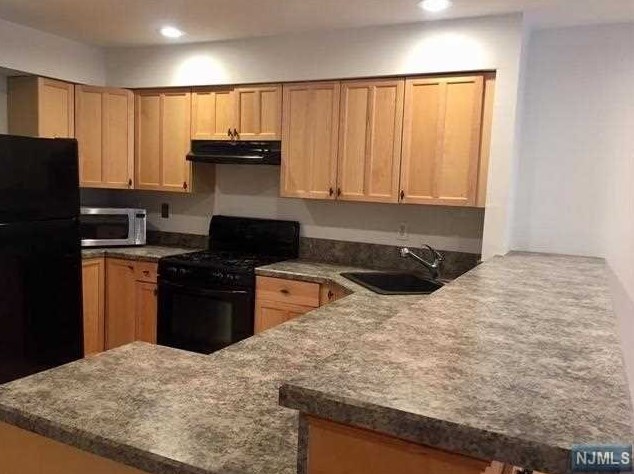 703 Mainsail Ln, Secaucus, NJ 07094