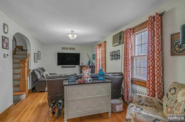 371 Innes Rd, Wood-Ridge, NJ 07075