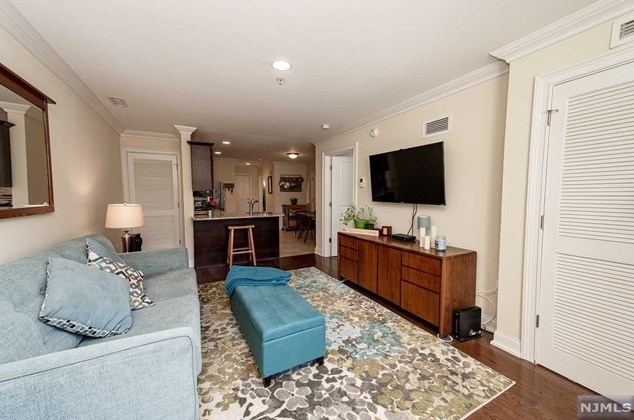 1625 Paterson Plank Rd #9, Secaucus, NJ 07094