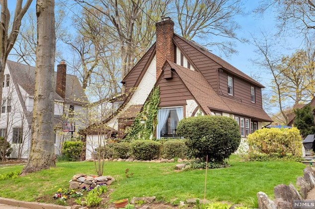 483 Wyndham Rd, Teaneck, NJ 07666