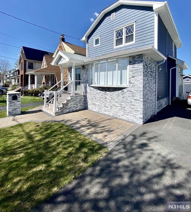 165 Page Ave, Lyndhurst, NJ 07071-2612