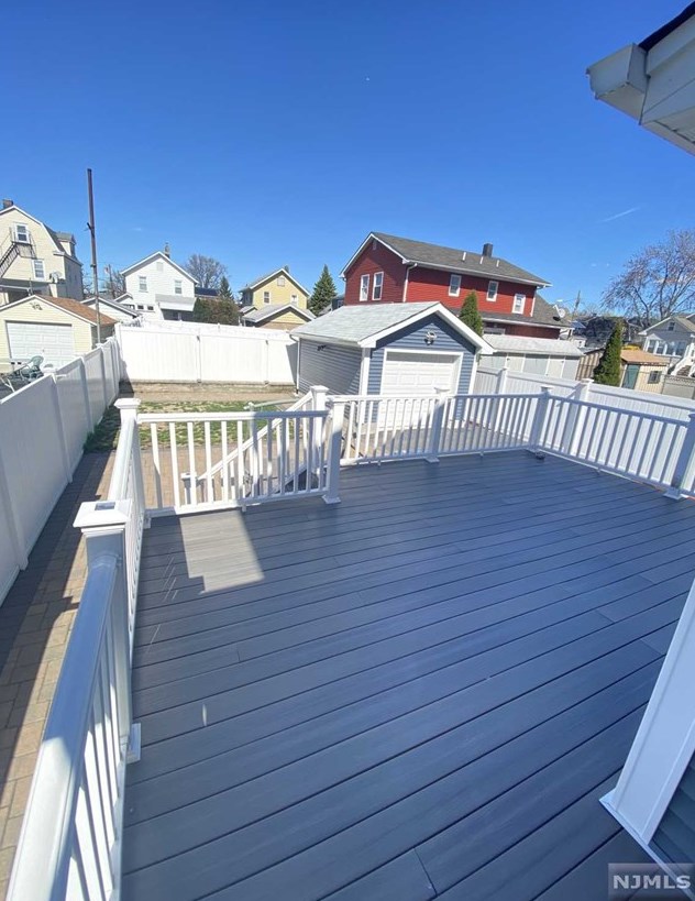 165 Page Ave, Lyndhurst NJ  07071-2612 exterior