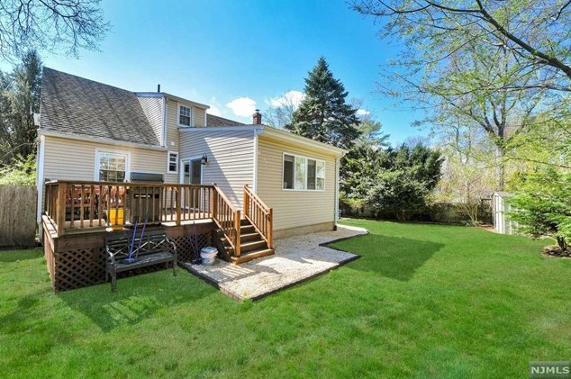 1105 Roosevelt Ave, N Milford, NJ 07646