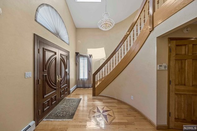 1214 Fairmount Pl, West Fort Lee, NJ 07024-6409