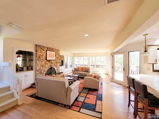 454 W Saddle River Rd, Upper Saddle River, NJ 07458