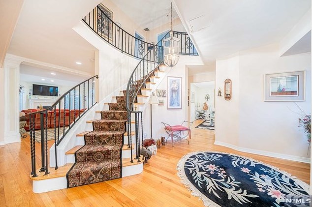 809 Arcadia Pl, Westwood, NJ 07675-6103