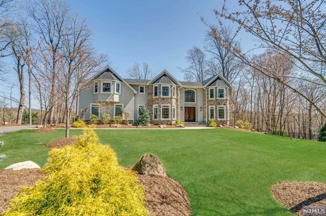 10 Patriots Ln, Upper Saddle River, NJ 07458