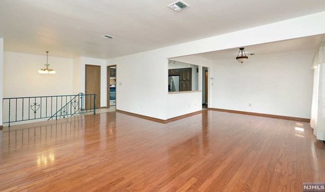 69 Sunset Ln, Tenafly, NJ 07670