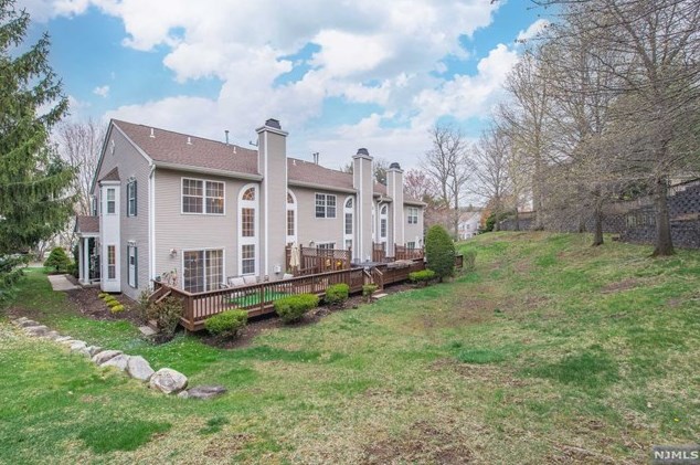 340 Vista View Dr, Mahwah, NJ 07430