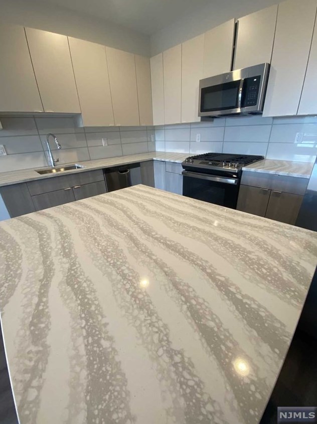 2301 Lemoine Ave #405, West Fort Lee, NJ 07024