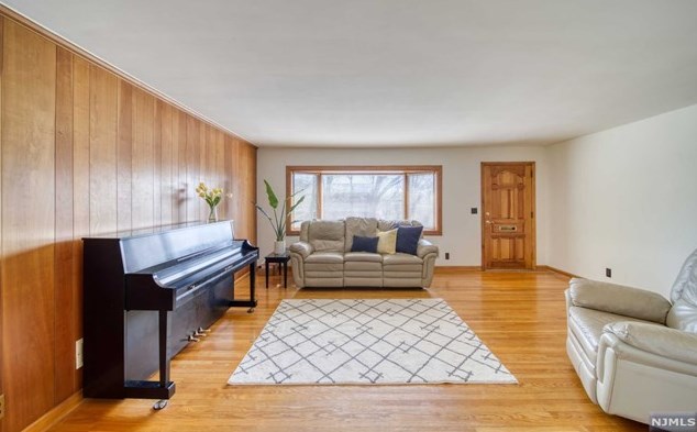783 Kinderkamack Rd, Oradell, NJ 07649