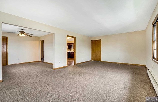 465 Central Ave, Carlstadt, NJ 07072