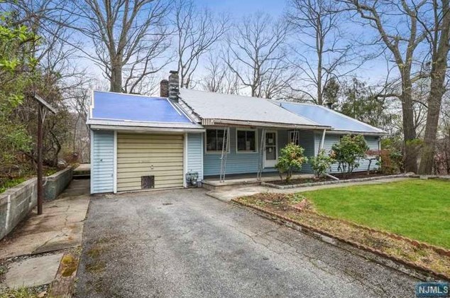 35 Lakeside Ave, Kinnelon, NJ 07405