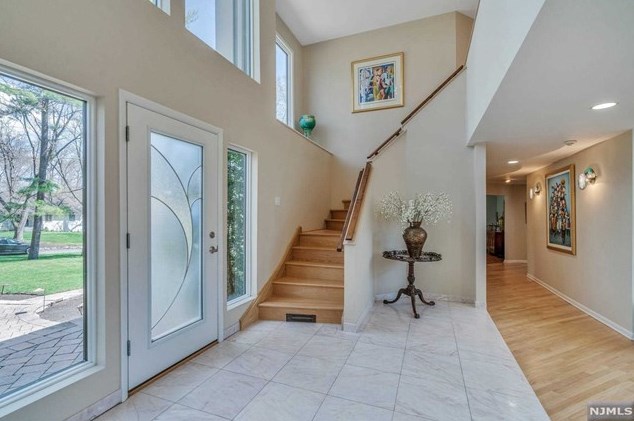143 Fawnhill Rd, Upper Saddle River, NJ 07458