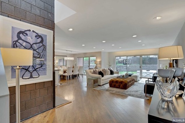 9 Oak Trail Rd, Englewood, NJ 07631-5120