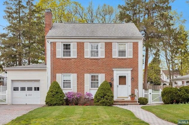 39 Harvey Ave, Rochelle Park, NJ 07662