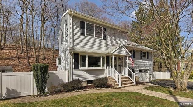 104 Grove St, Oakland, NJ 07436