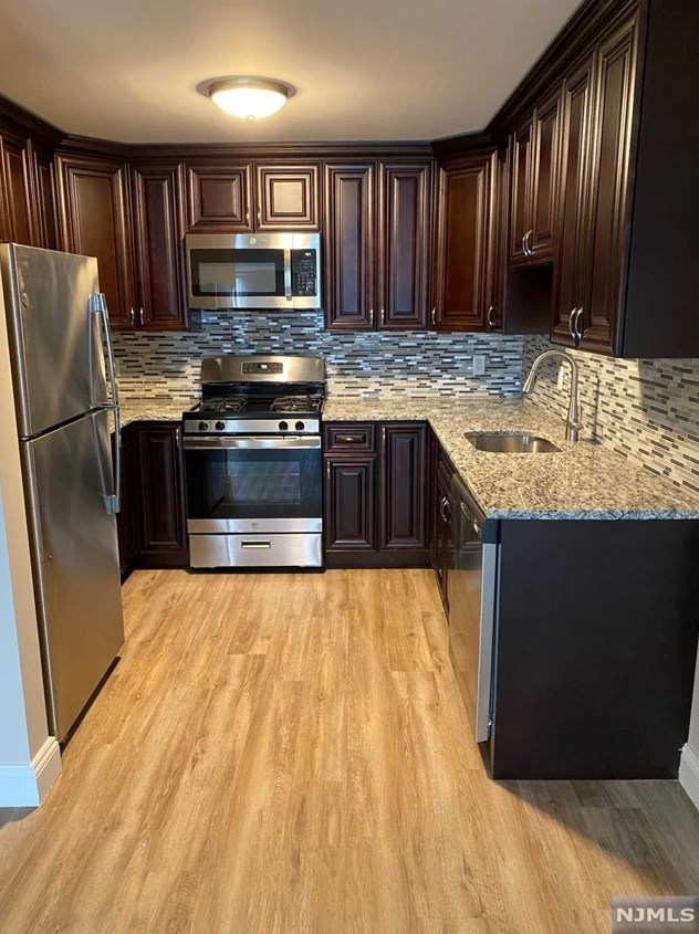 175 Washington Ave #n, Dumont, NJ 07628