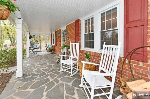 418 Hillcrest Rd, Ridgewood, NJ 07450