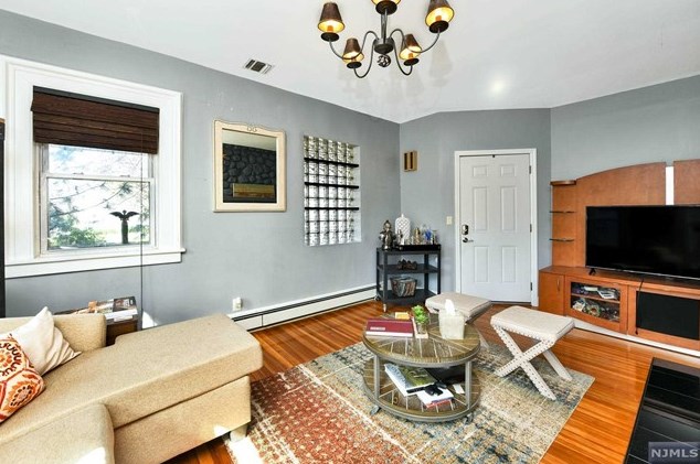 28 Leroy Pl #1, Ridgewood, NJ 07450