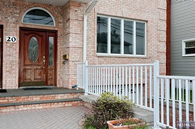 20 Main Ave, Elmwood Park, NJ 07407-2728