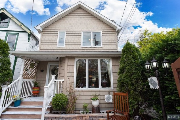 17 Linden Ave, Montclair, NJ 07042