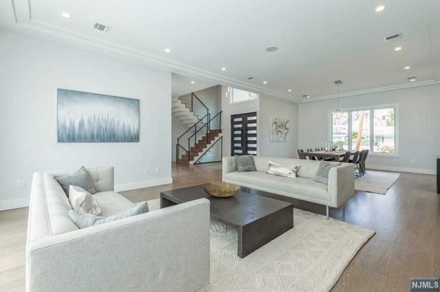 160 Columbus Dr, Tenafly NJ  07670-1633 exterior