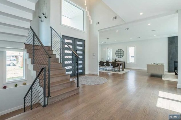 160 Columbus Dr, Tenafly, NJ 07670