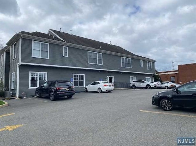 391 Clinton Ave, Wyckoff, NJ 07481