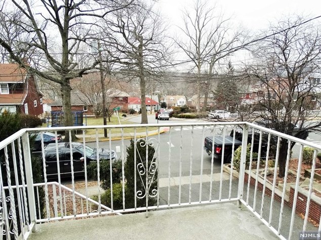 514 Oak St, Ridgefield, NJ 07657