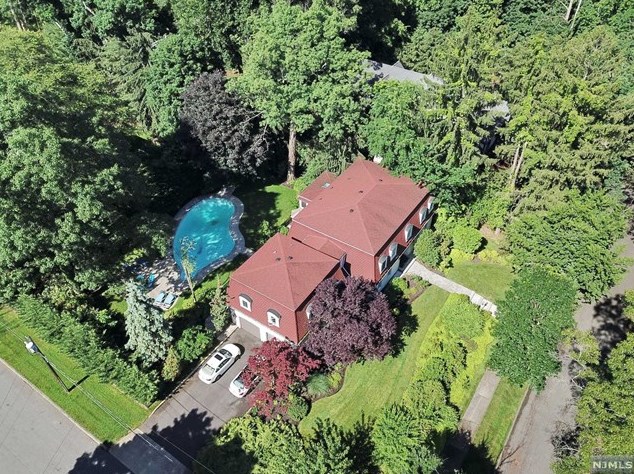 500 Haworth Ave, Haworth, NJ 07641-1642