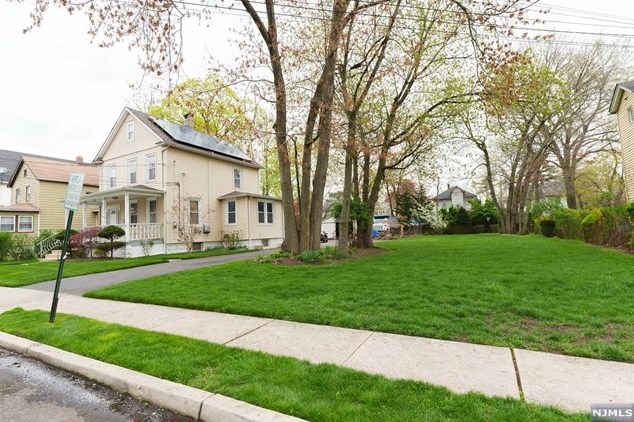 137 Park Ave, Englewood, NJ 07631-3325