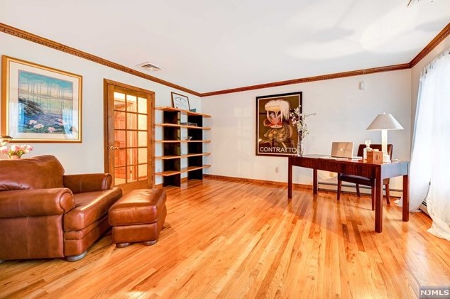 545 Brookside Ave, Allendale, NJ 07401