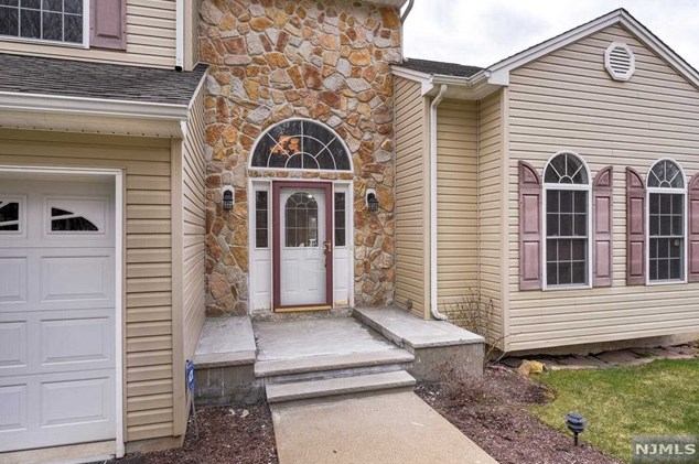 34 Struble Ln, Dover, NJ 07801