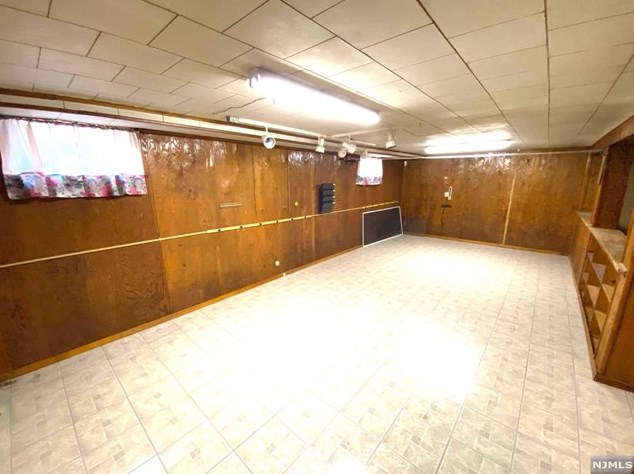 696 2nd St, Secaucus NJ  07094-3132 exterior