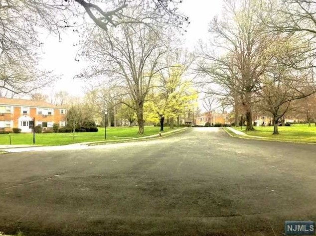8 Rustic Cir Apt D, Montvale, NJ