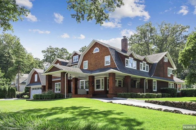 46 Park St, Tenafly, NJ 07670-2218