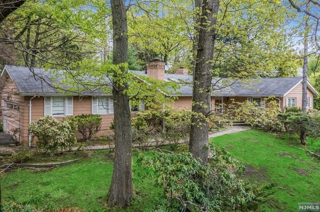 8 Berkeley Dr, Tenafly, NJ 07670-1202