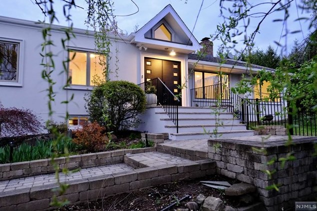 255 Parsells Ln, Closter, NJ 07624