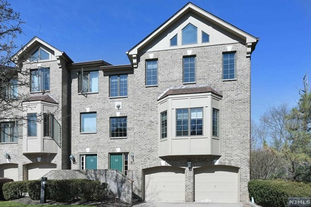 5 Sherbrooke Ct, Upper Saddle River, NJ 07458