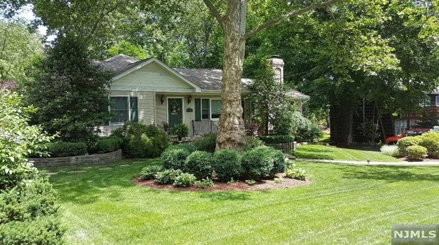 11 June Ln, Montvale, NJ 07645