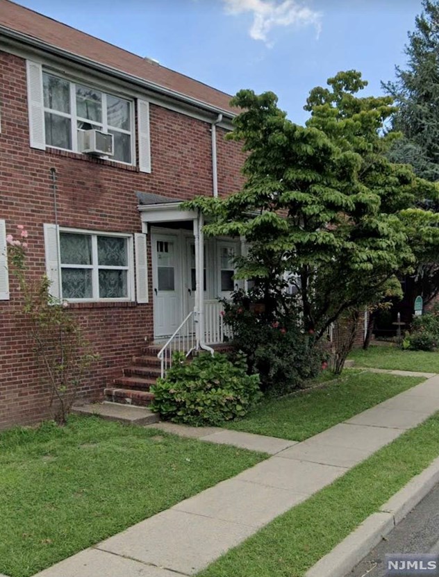 19 E Passaic St, Maywood, NJ 07607