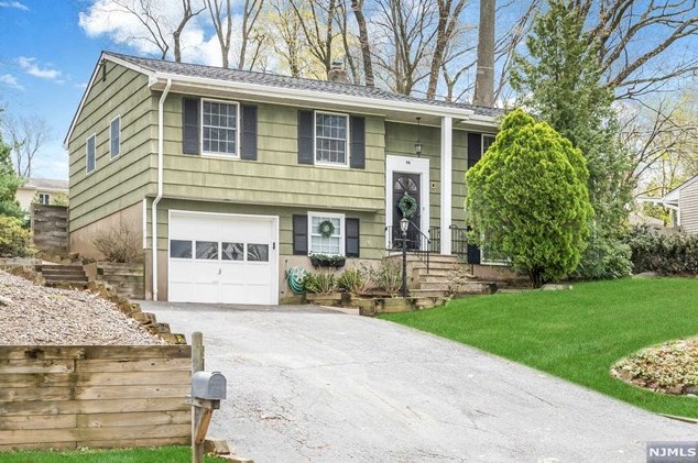 59 Page Dr, Oakland, NJ 07436
