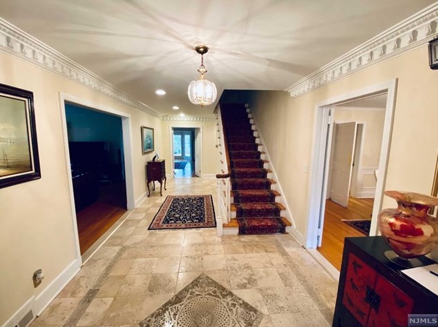 101 Chestnut Ridge Rd, Upper Saddle River, NJ 07458