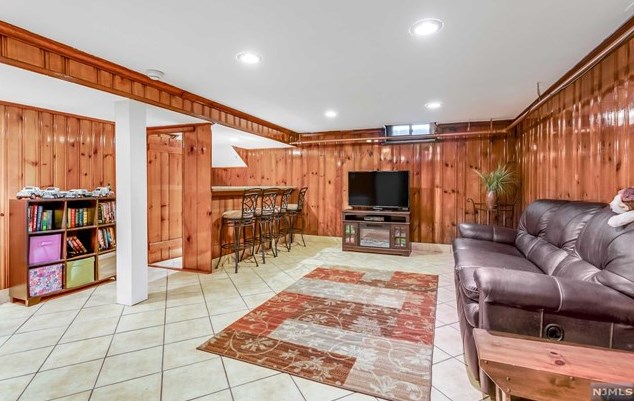 84 Raymond Ave, Rutherford NJ  07070-1134 exterior