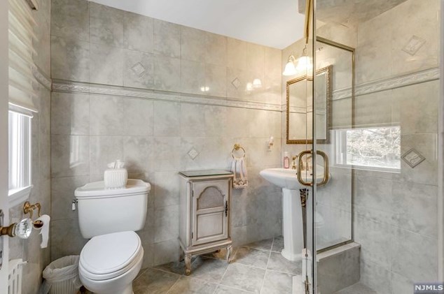 84 Raymond Ave, Rutherford NJ  07070-1134 exterior