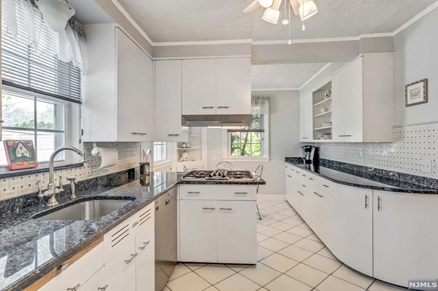 84 Raymond Ave, Rutherford NJ  07070-1134 exterior